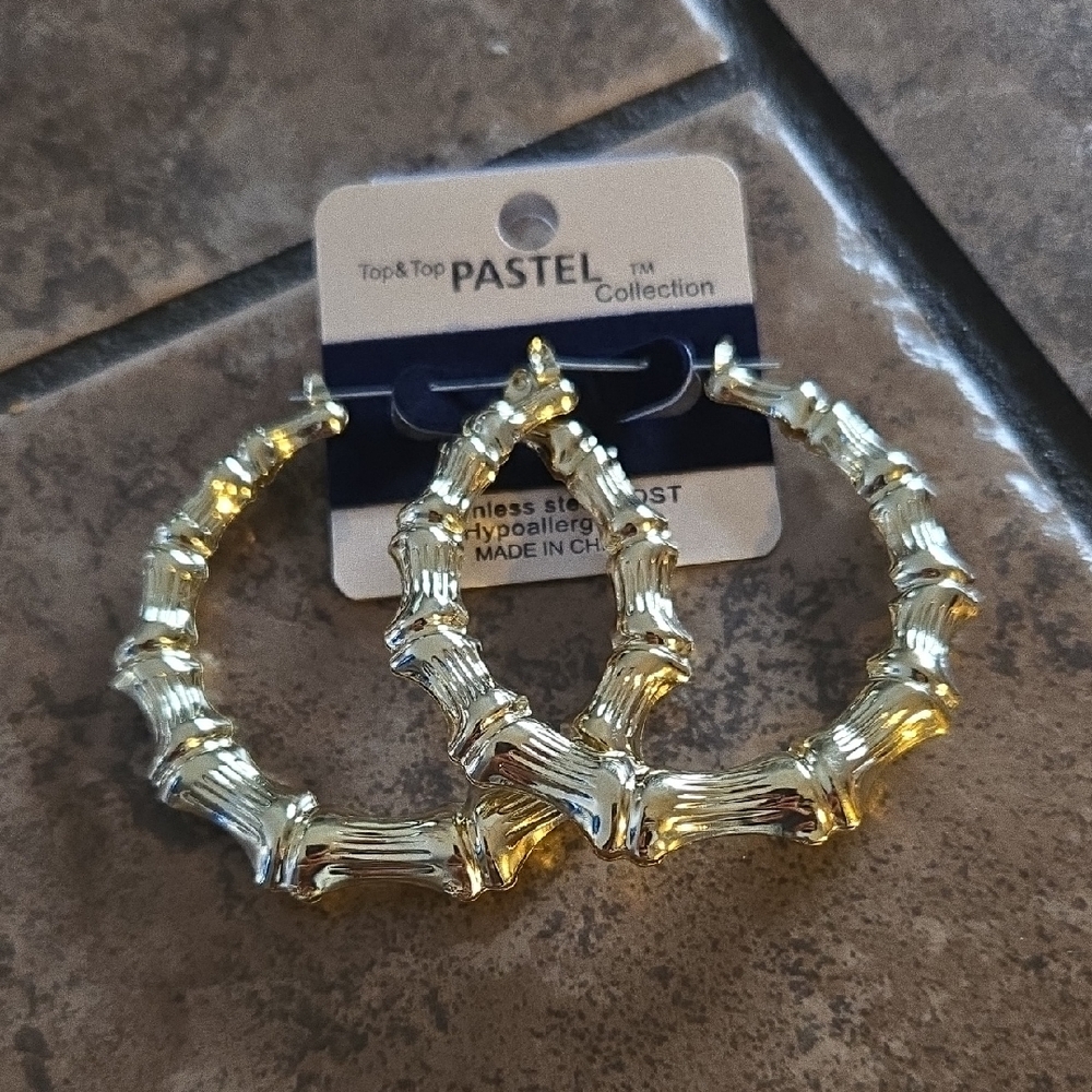 Gold Hoop Earrings.✨️ ✨️ NEW ✨️